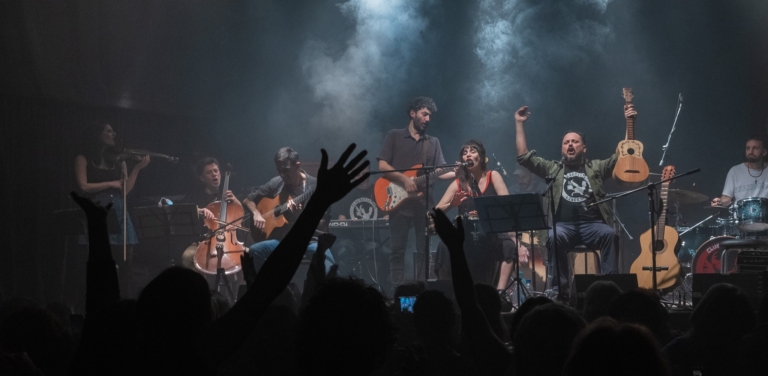 Rojo y Negro en el CAFF: El regreso del Club Artístico Libertad, un colectivo que canta y resiste.