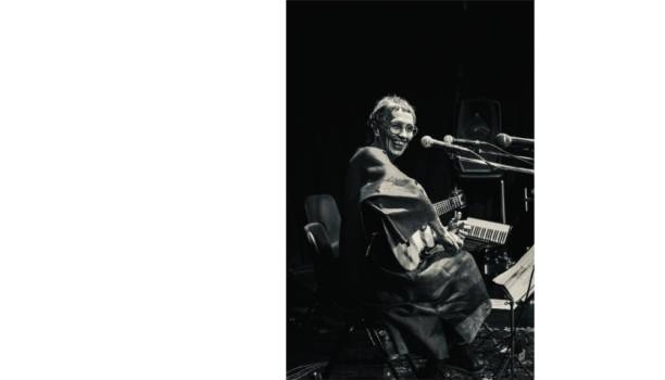 Lili Rossi presenta sus canciones
