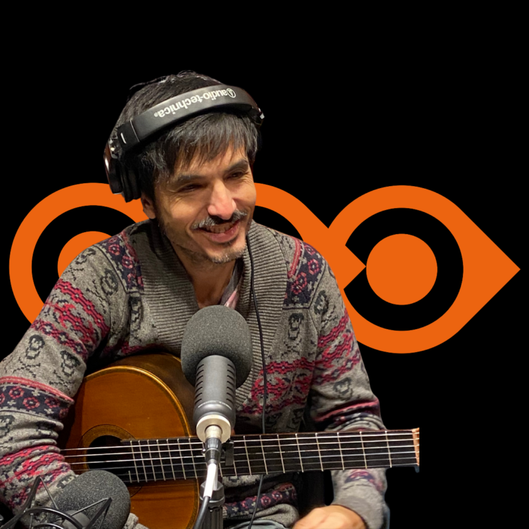 Juanito El Cantor: «La mayor riqueza del arte es que no tiene utilidad.»