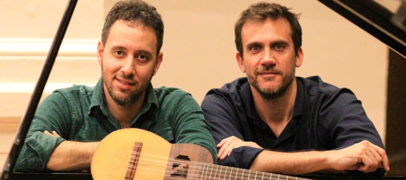 Damián Verdún y Pablo Juárez: charango y piano en Café Vinilo.