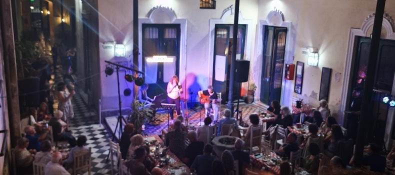 Club Social Cambalache.Cuatro años de patio encendido en la Casona de los Ezeyza.