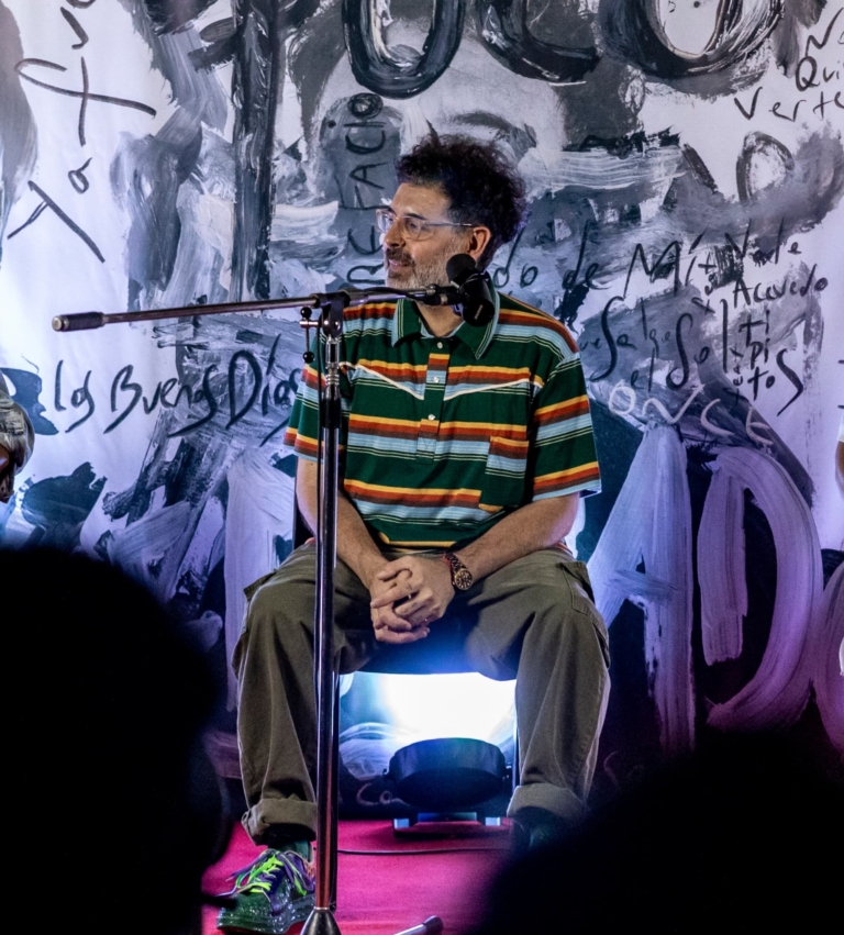 Yacaré Manso adelanta en una escucha exclusiva su nuevo disco “Un poco demasiado”