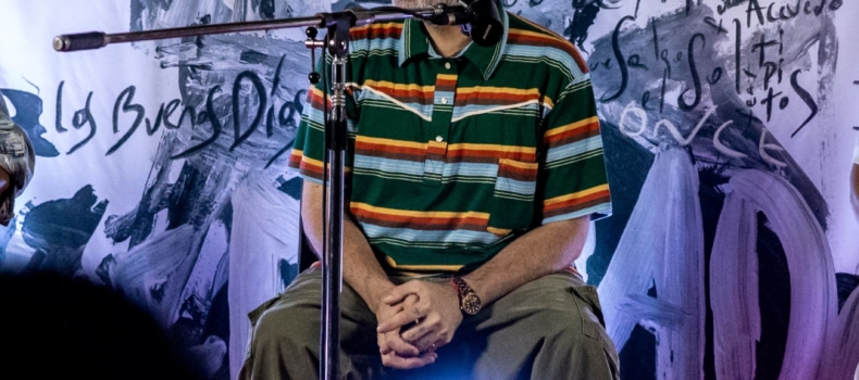 Yacaré Manso adelanta en una escucha exclusiva su nuevo disco “Un poco demasiado”