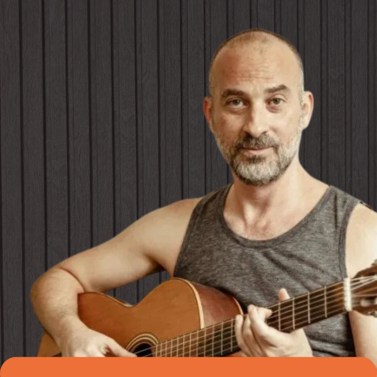 Lucas Santtana. Ocho idiomas, una memoria.