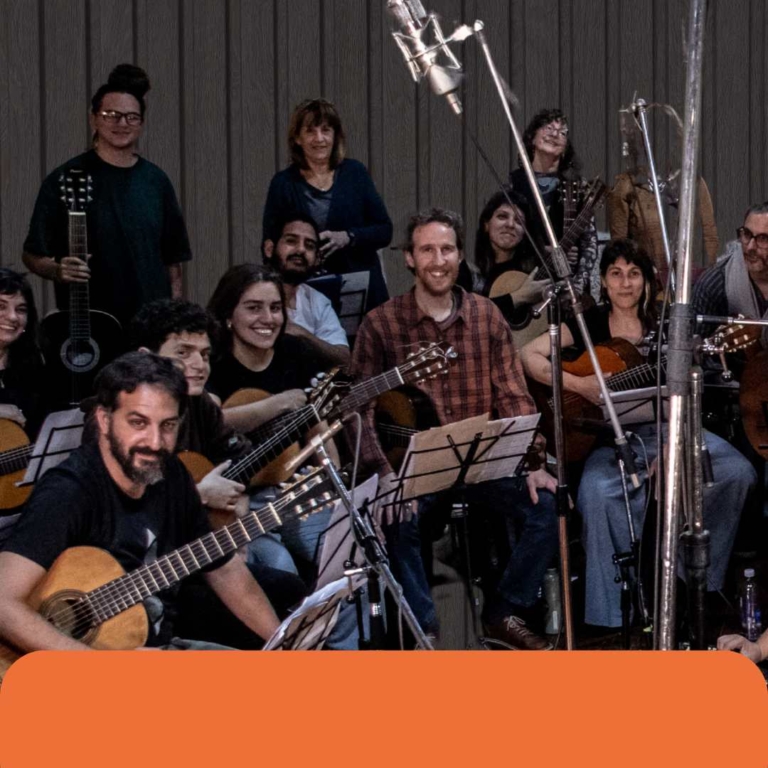 El arte de hacer orquesta en comunidad. El Guitarrazo