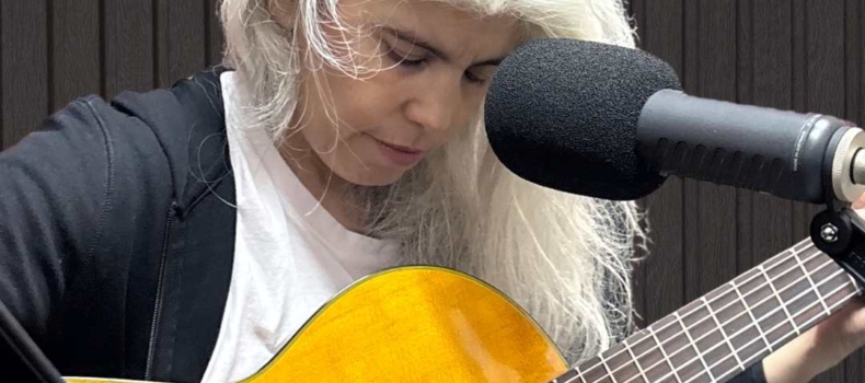 Florencia Ruiz: Plateada, 25 años de música