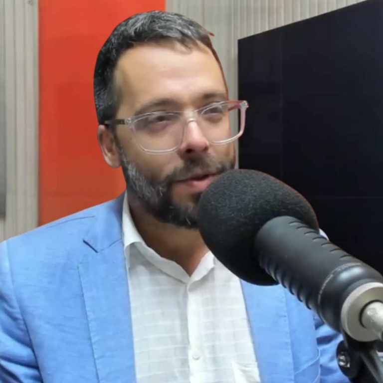 Felices por decreto. Jacobo Bergareche