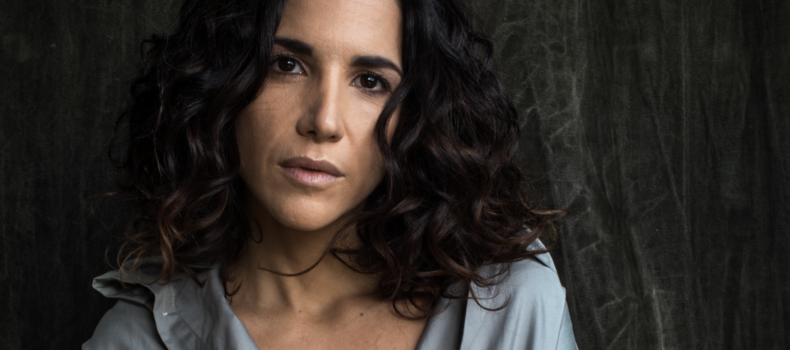 Verônica Ferriani Canta Nara Leão y otras bossas en el Ciclo Suena