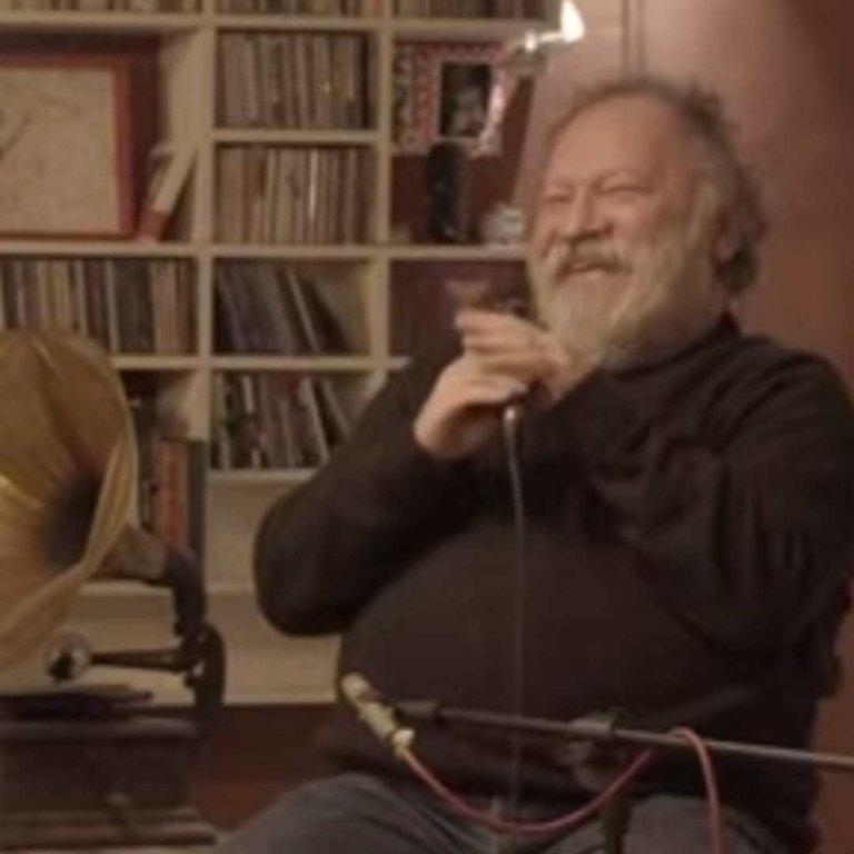 Rolando Goldman cuenta cómo eligió el charango de chico y cómo terminó creando las Becas Martha Argerich para orquestas populares.